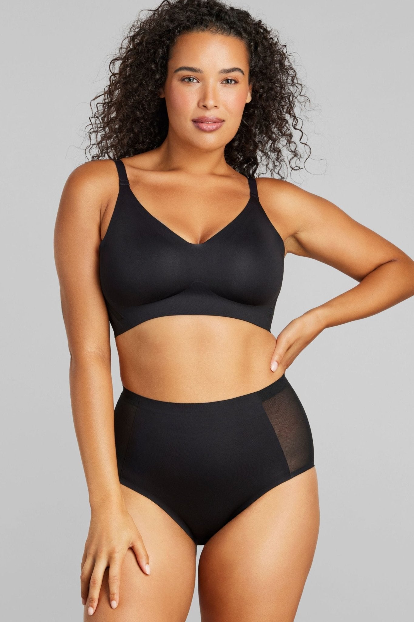 Sexy Smooth V-Neck Bra - SIELLA - Color: Black Noir