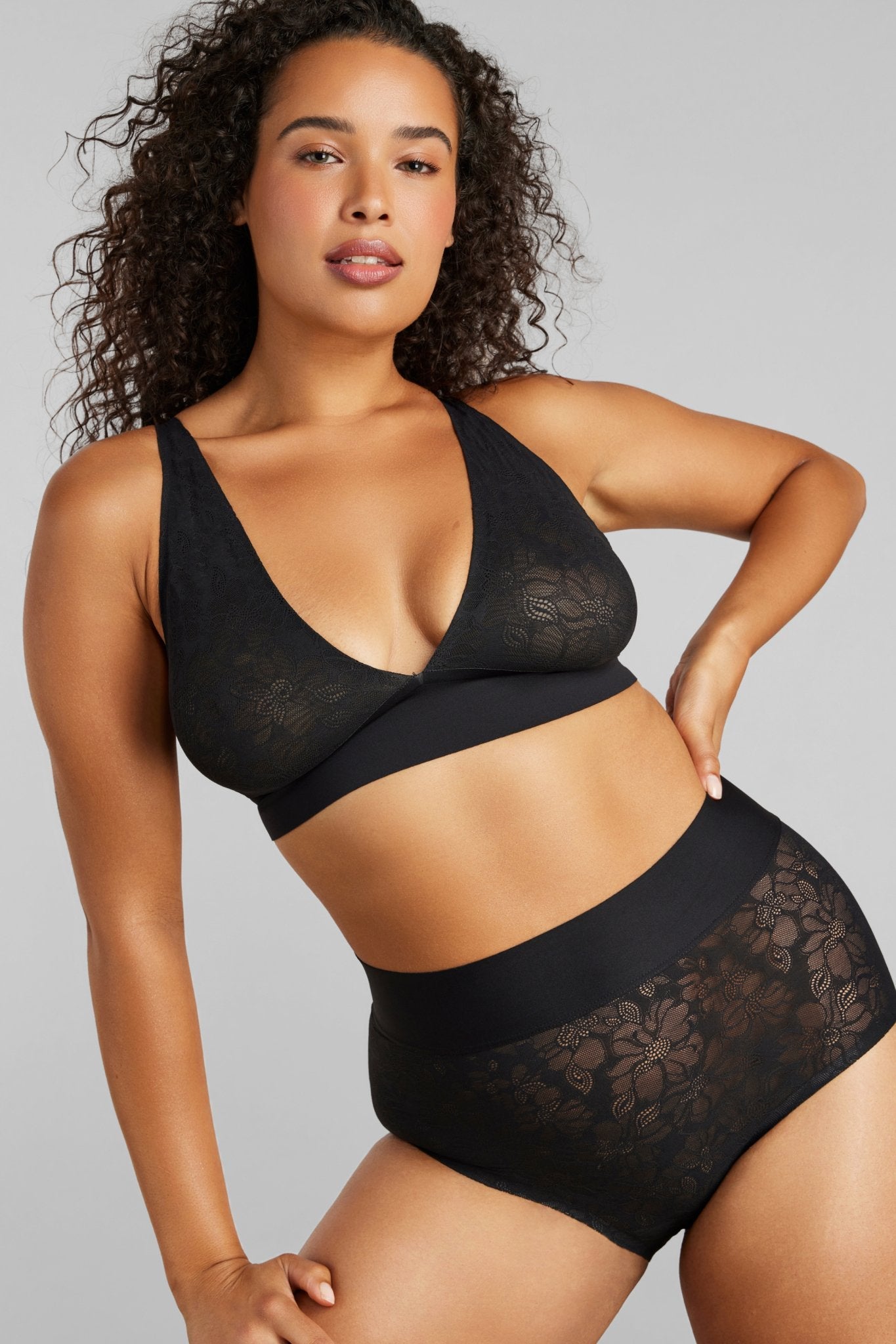 Soft Lace Plunge Non-Padded Bra - SIELLA - Color: Black Noir